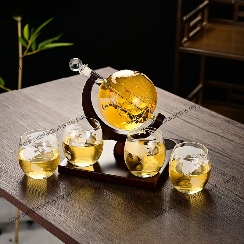 Creative Whiskey Glass Bottle  - Decanter Globe Set recension och pris